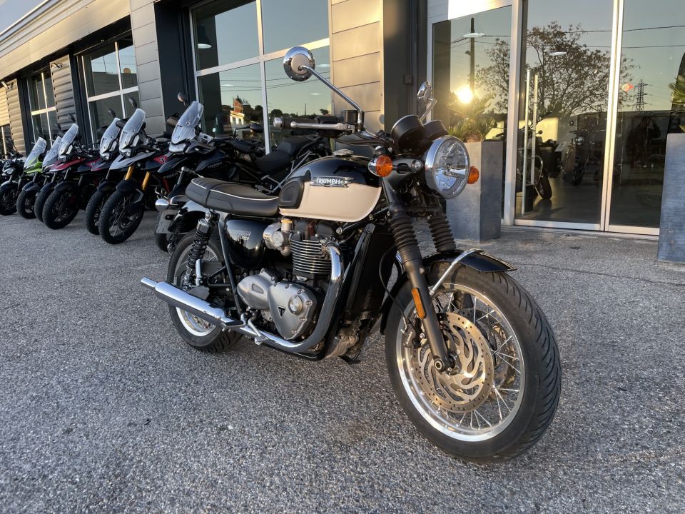 TRIUMPH BONNEVILLE T120 4