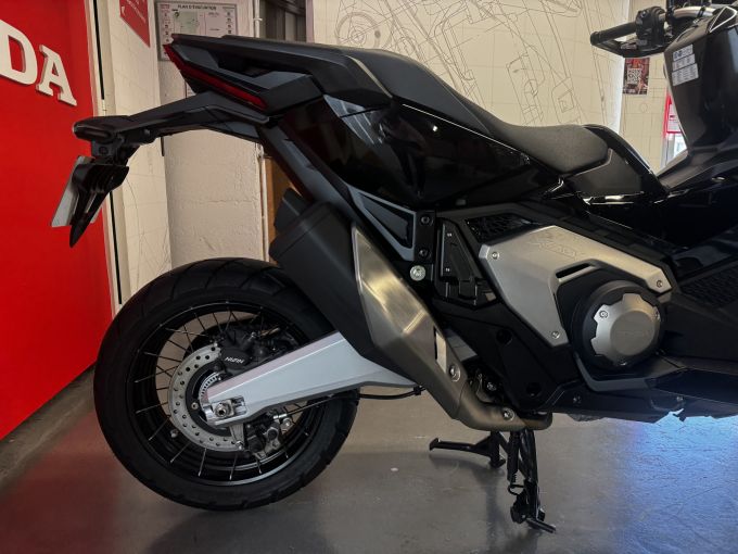HONDA X-ADV 4