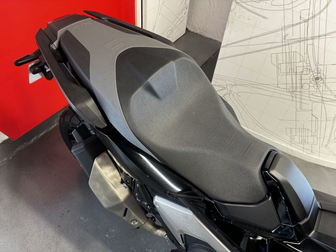 HONDA X-ADV 4
