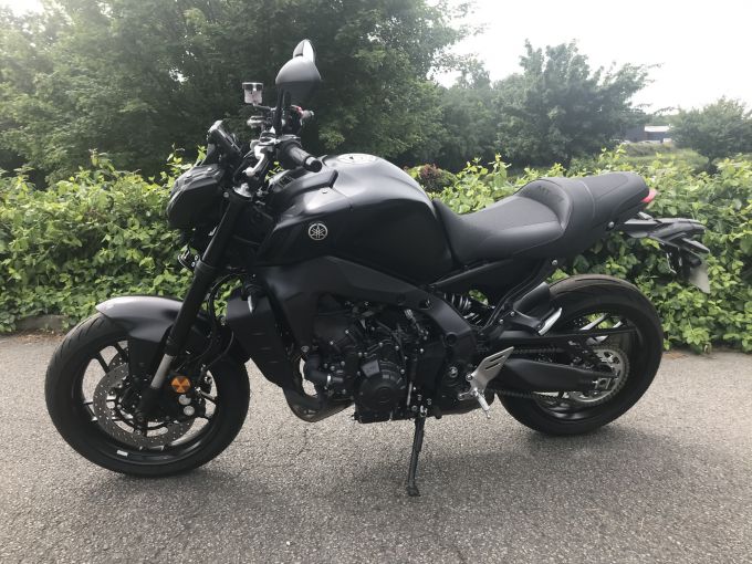 YAMAHA MT-09 4