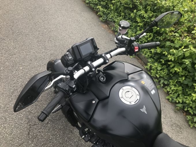 YAMAHA MT-09 4