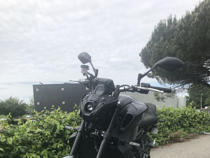 YAMAHA MT-09 4