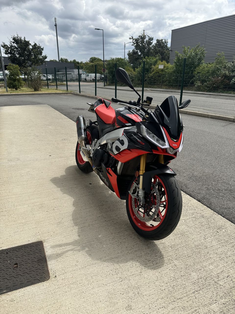 APRILIA TUONO 1100 V4 FACTORY 4