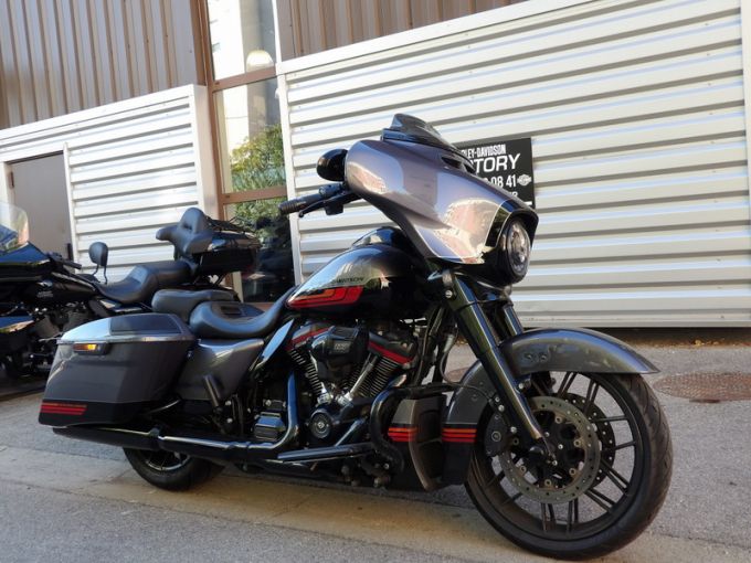 HARLEY-DAVIDSON TOURING STREET GLIDE 1923 CVO  4