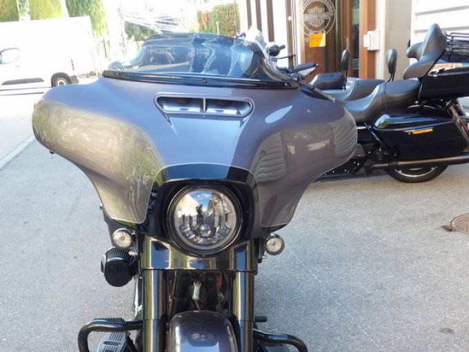 HARLEY-DAVIDSON TOURING STREET GLIDE 1923 CVO  4