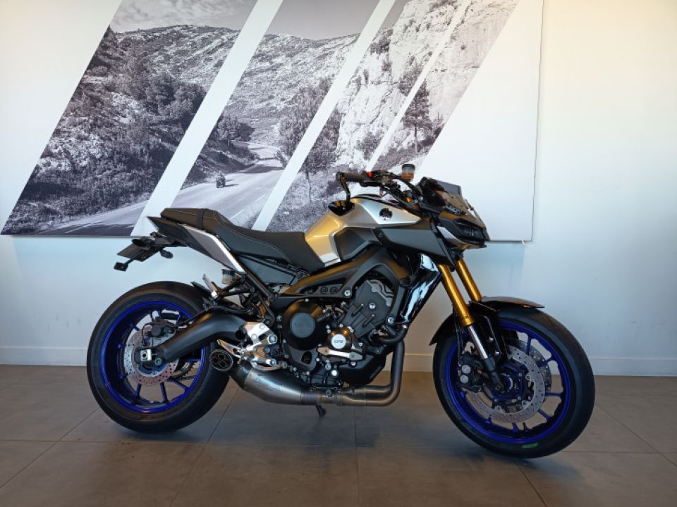 YAMAHA MT-09 SP 4