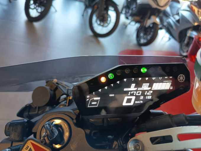 YAMAHA MT-09 SP 4