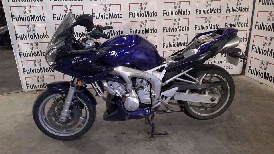 YAMAHA FZ6 600 FAZER 4