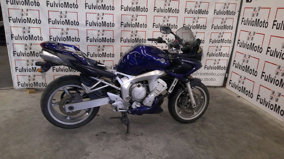 YAMAHA FZ6 600 FAZER 4