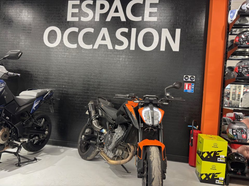 KTM 890 DUKE 4