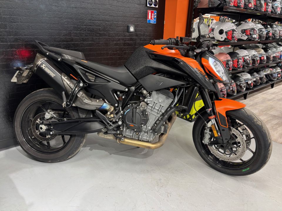 KTM 890 DUKE 4