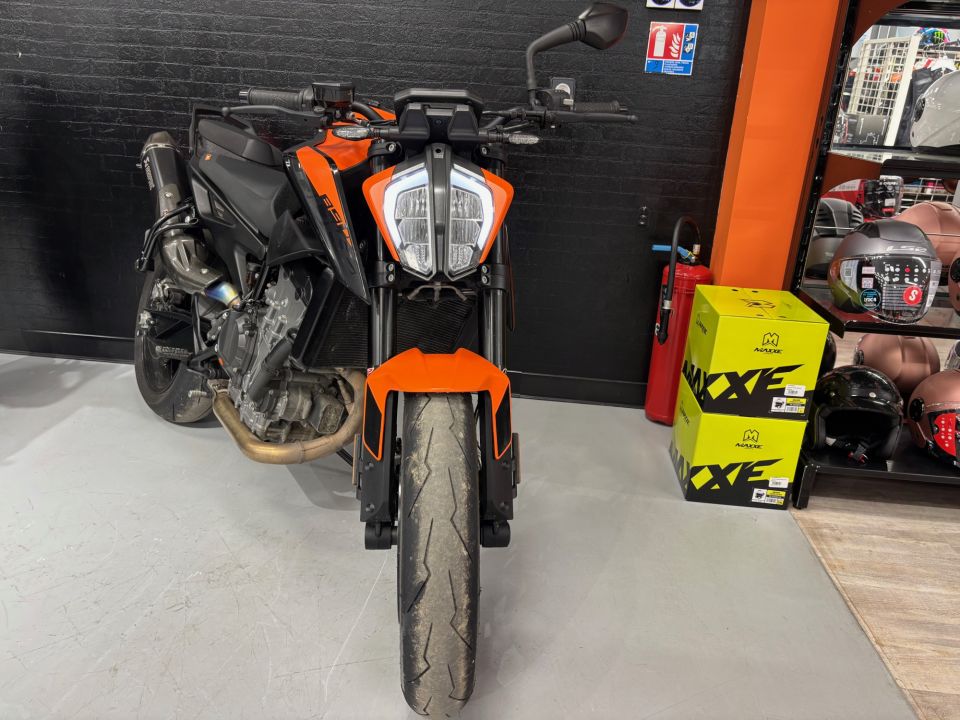 KTM 890 DUKE 4