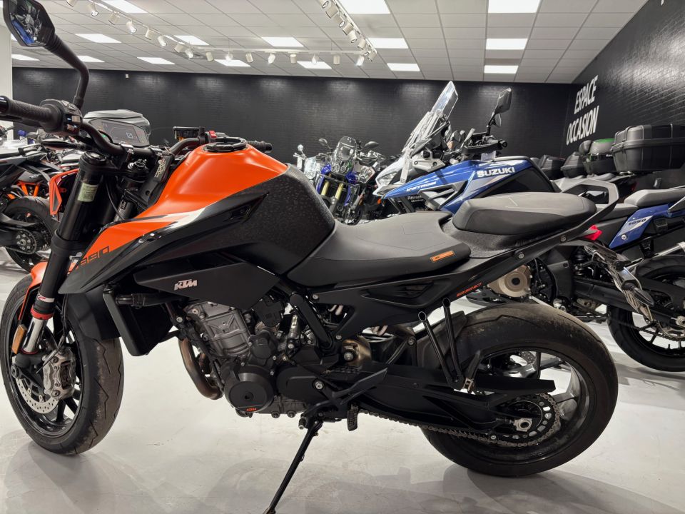 KTM 890 DUKE 4