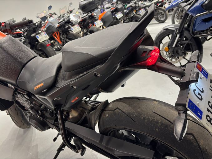 KTM 890 DUKE 4