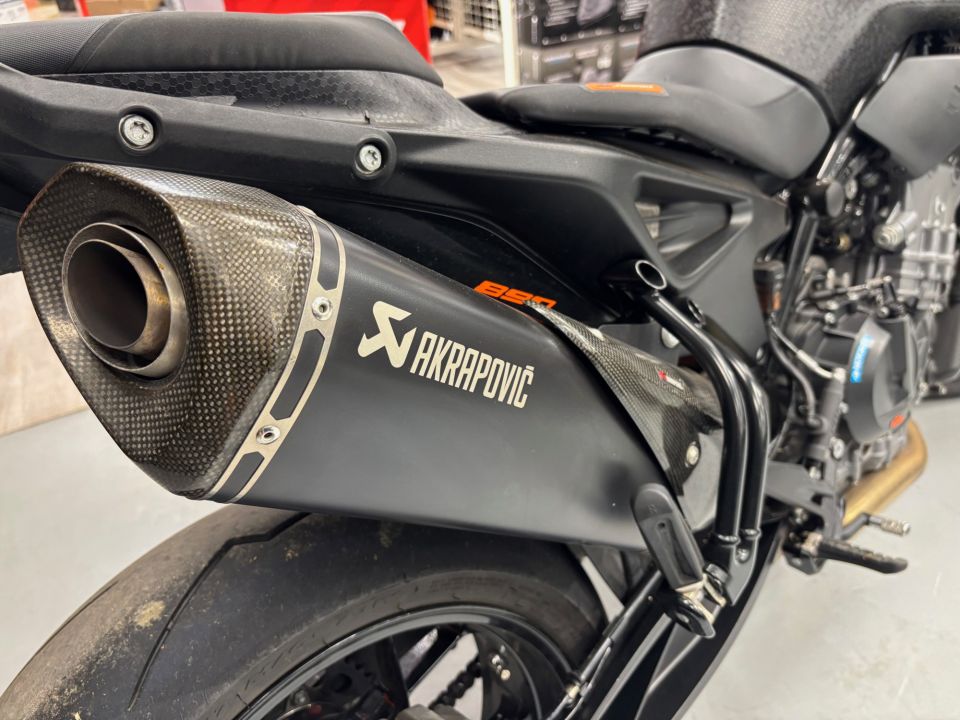 KTM 890 DUKE 4
