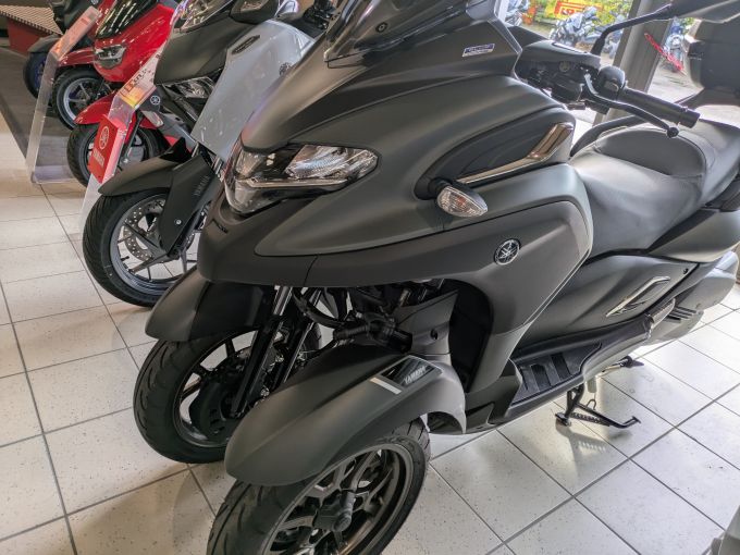 YAMAHA TRICITY 300 4