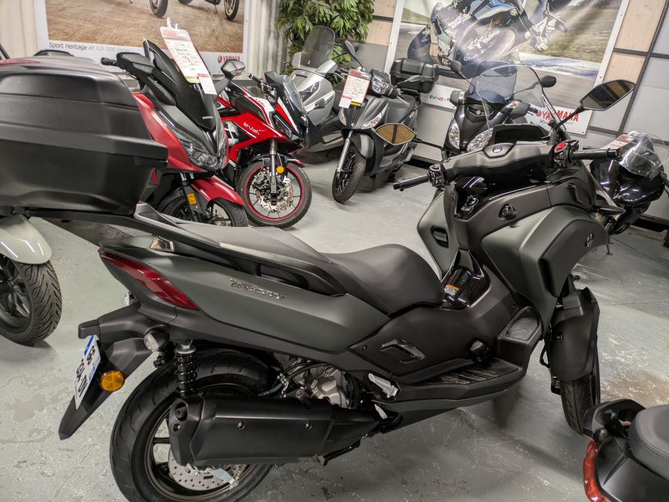 YAMAHA TRICITY 300 4