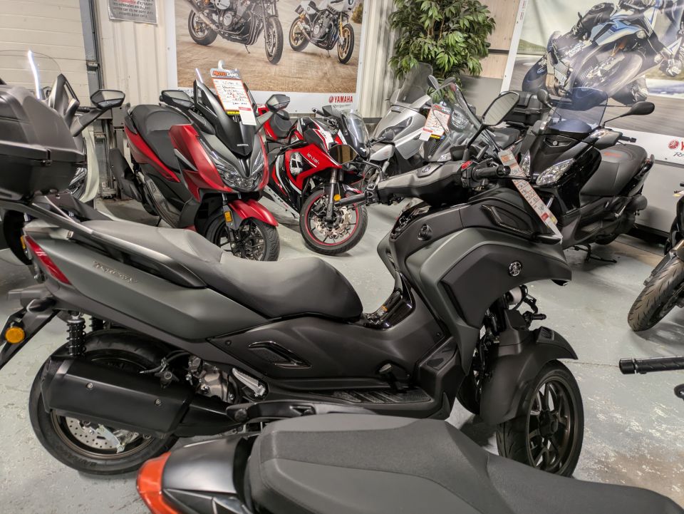 YAMAHA TRICITY 300 4