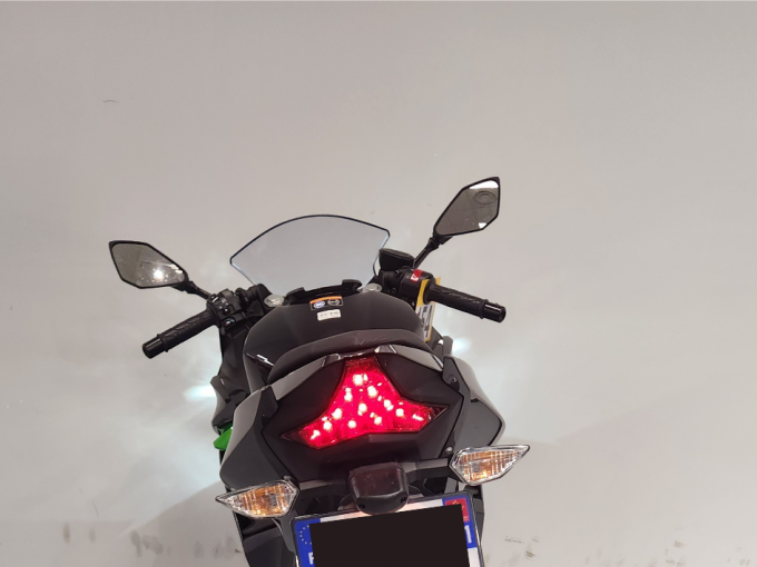 KAWASAKI NINJA 400 4