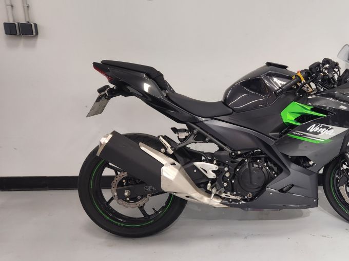 KAWASAKI NINJA 400 4