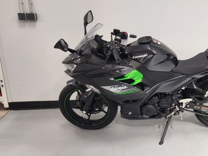 KAWASAKI NINJA 400 4
