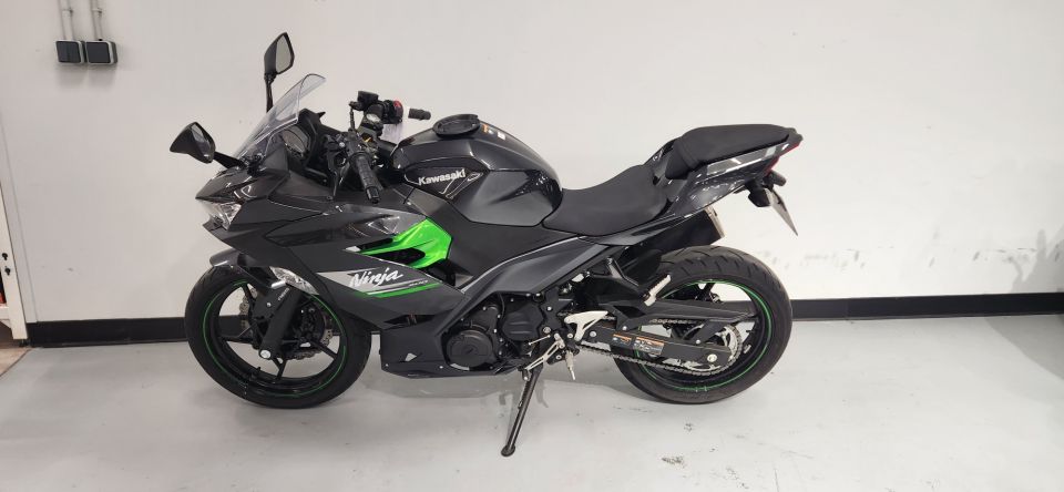KAWASAKI NINJA 400 4