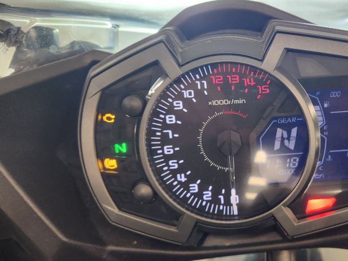 KAWASAKI NINJA 400 4