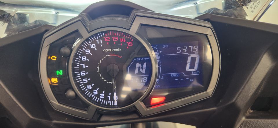 KAWASAKI NINJA 400 4