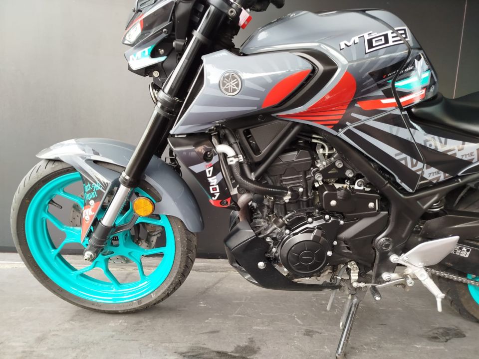 YAMAHA MT-03 4