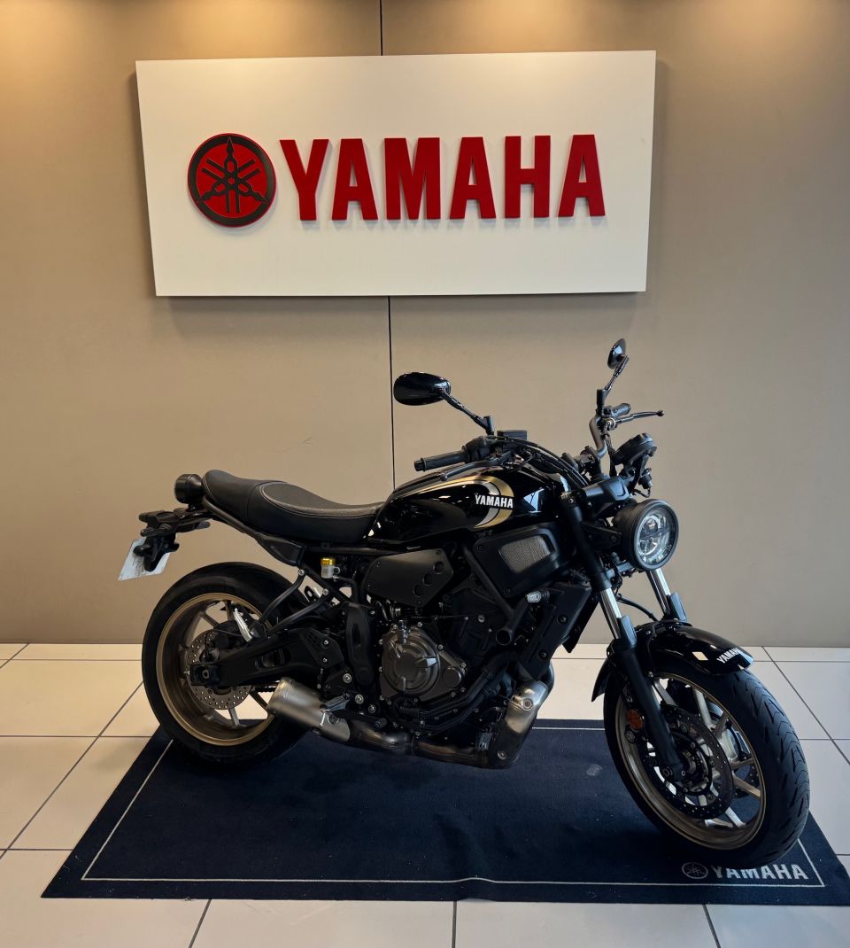 YAMAHA XSR 700 ABS 4