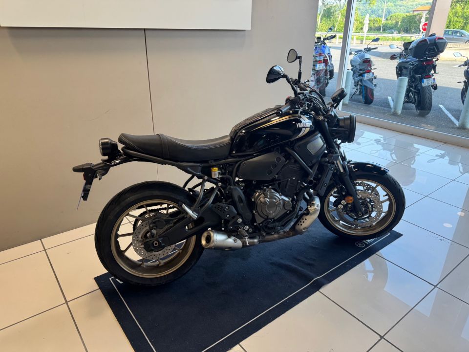 YAMAHA XSR 700 ABS 4