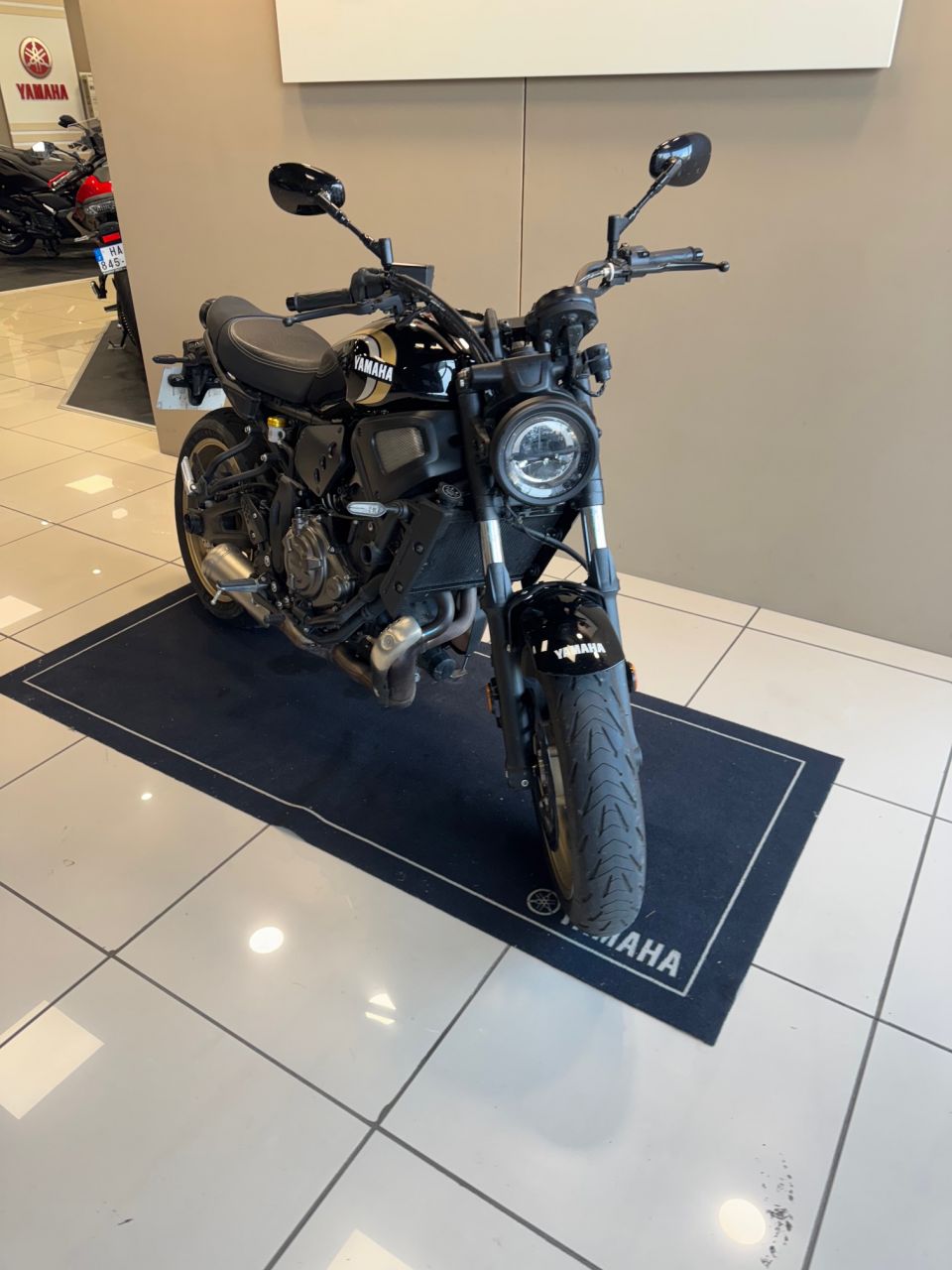 YAMAHA XSR 700 ABS 4