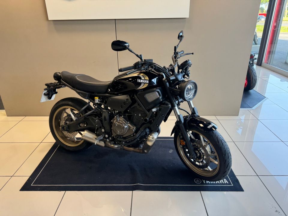 YAMAHA XSR 700 ABS 4