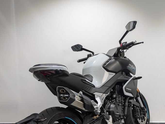 CF MOTO 800 nk advanced 4