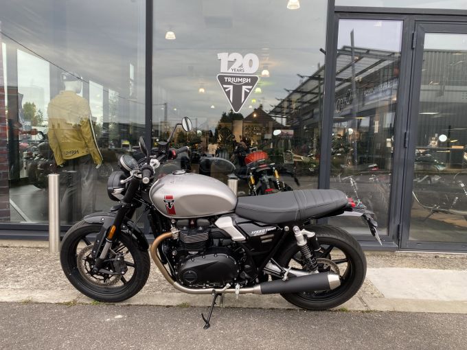 TRIUMPH SPEED TWIN 900 4