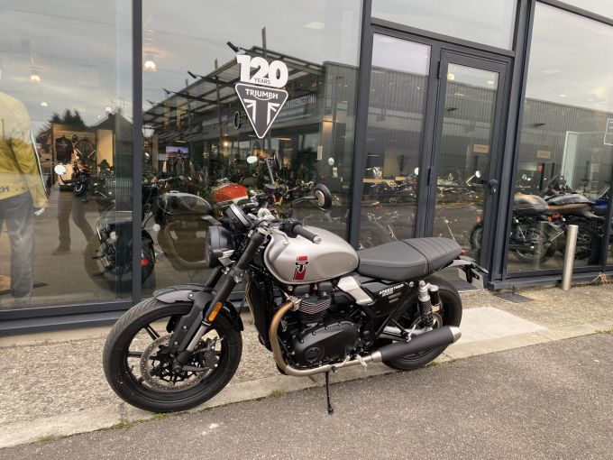 TRIUMPH SPEED TWIN 900 4