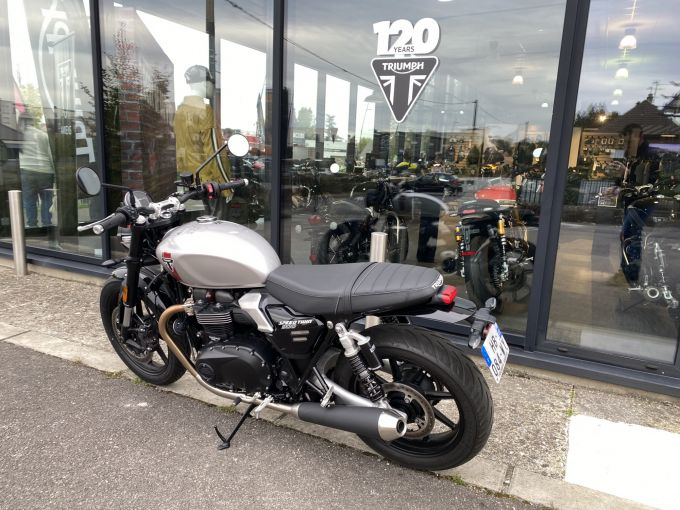 TRIUMPH SPEED TWIN 900 4