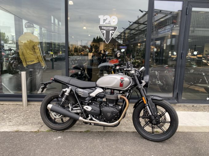 TRIUMPH SPEED TWIN 900 4