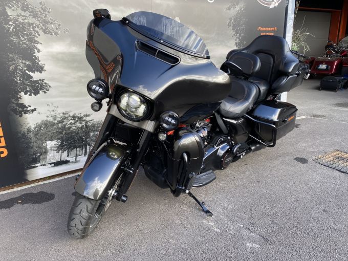 HARLEY-DAVIDSON TOURING ELECTRA GLIDE 1923 ULTRA CVO 4