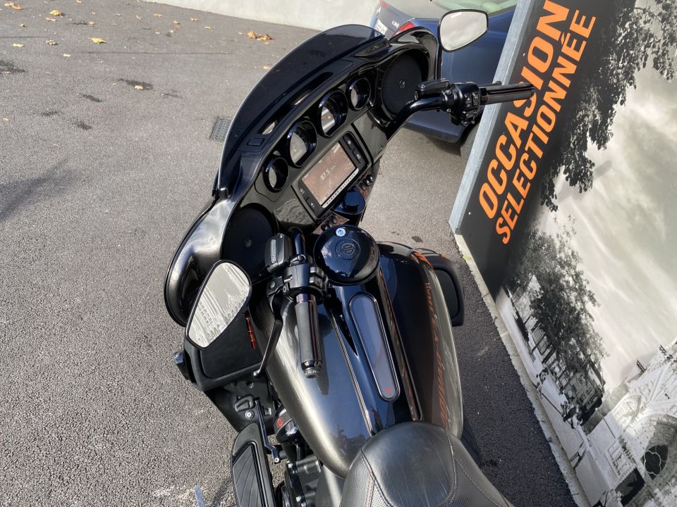 HARLEY-DAVIDSON TOURING ELECTRA GLIDE 1923 ULTRA CVO 4