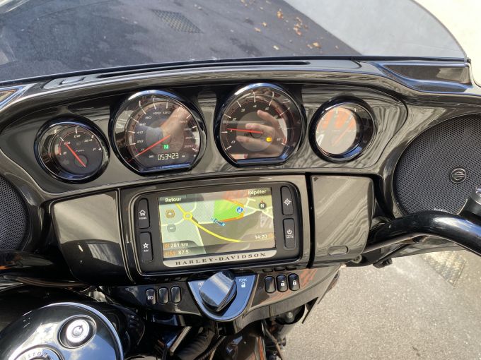 HARLEY-DAVIDSON TOURING ELECTRA GLIDE 1923 ULTRA CVO 4