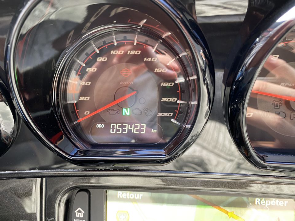 HARLEY-DAVIDSON TOURING ELECTRA GLIDE 1923 ULTRA CVO 4