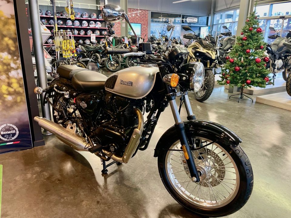 BENELLI IMPERIAL 400 4