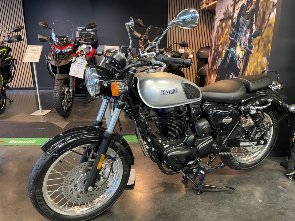 BENELLI IMPERIAL 400 4