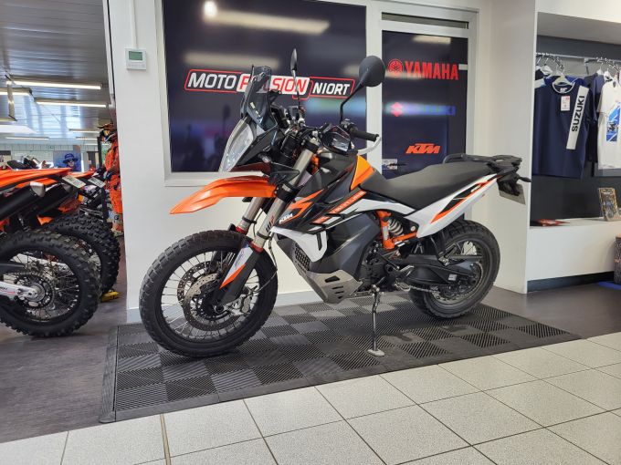 KTM 890 ADVENTURE R 4