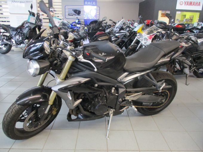 TRIUMPH STREET TRIPLE 675 4