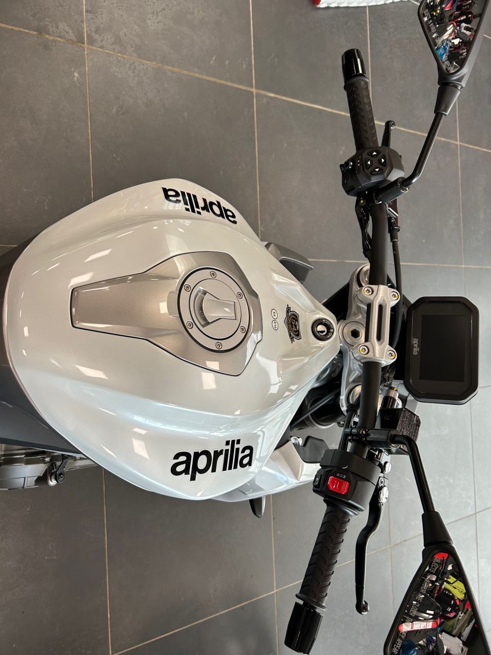 APRILIA TUONO 457 A2 4