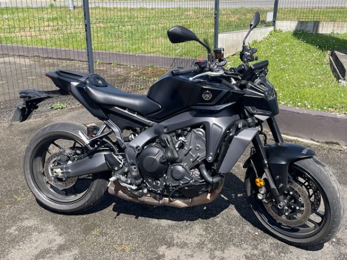 YAMAHA MT-09 4