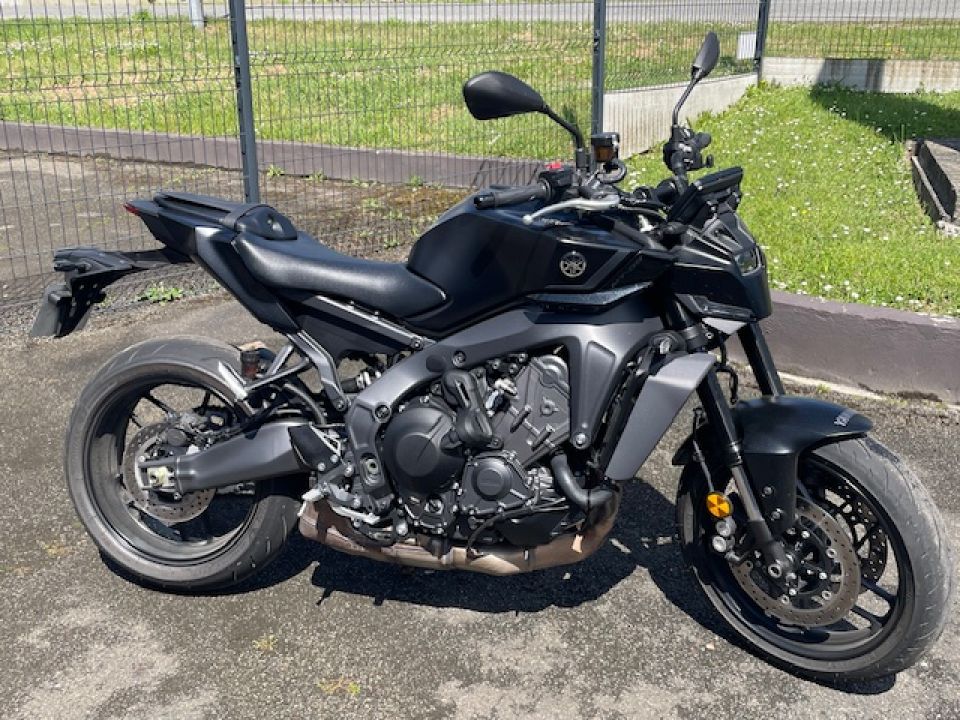 YAMAHA MT-09 4
