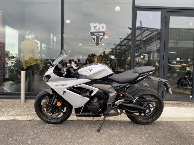TRIUMPH 	DAYTONA 660 4